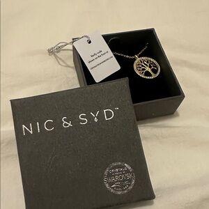 NIC & SYD gold Swarovski necklace